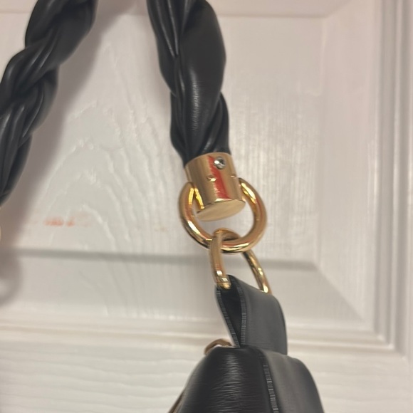 Elegant Black Crescent Shoulder Bag with Braided Handle - Picture 4 of 9